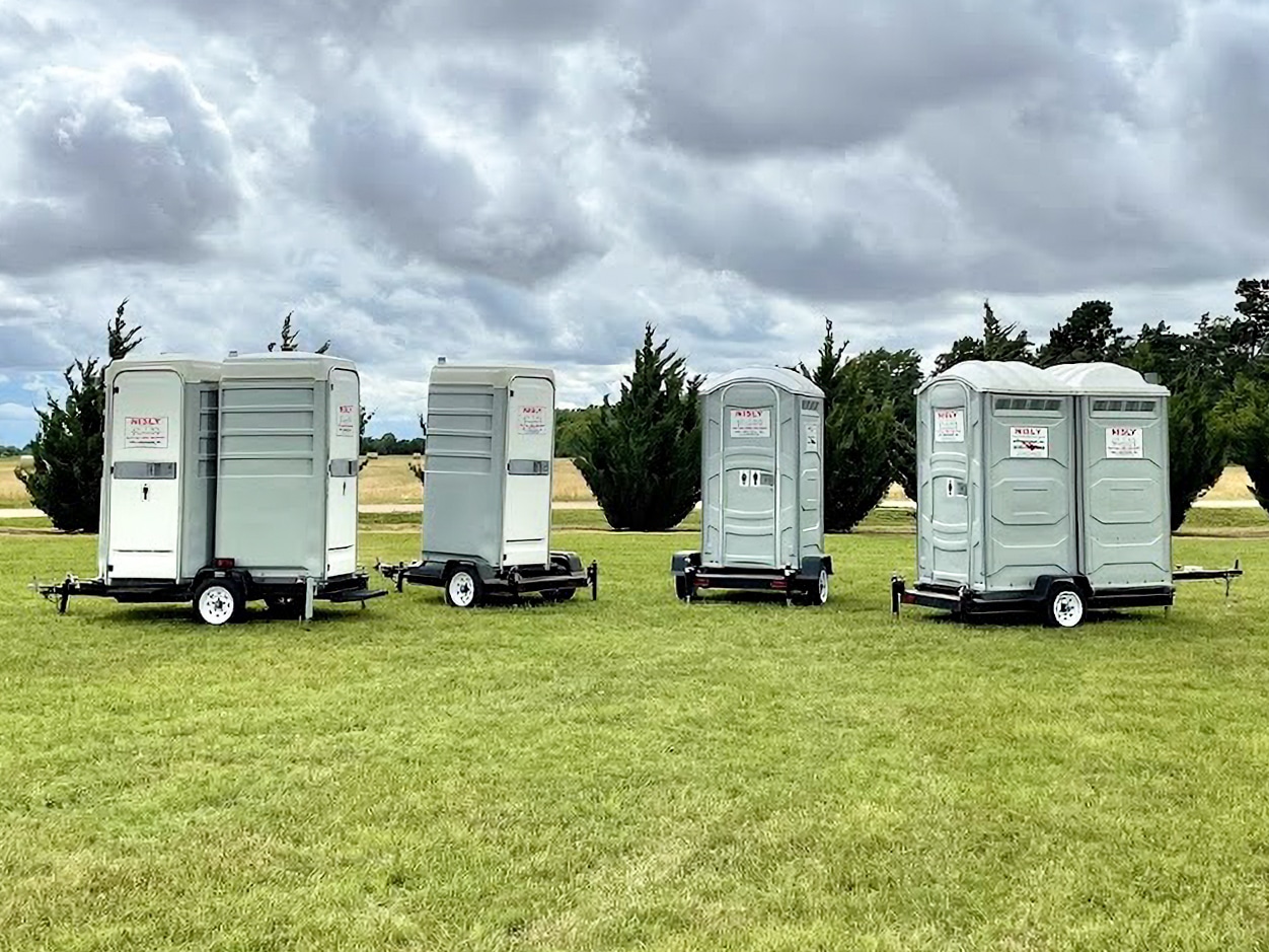 u tow porta potty that can be towed behind a vehicle in hutchinson kansas in reno county